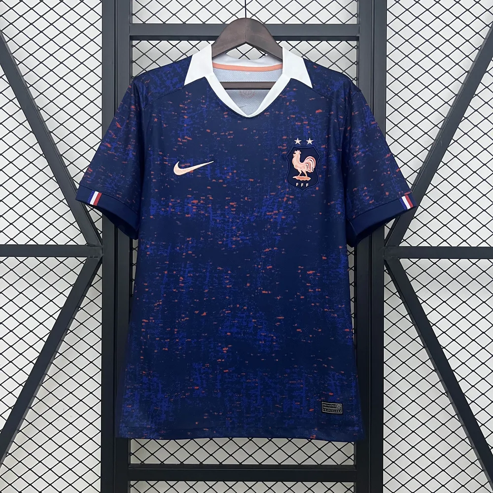 Maillot de football domicile France 2025 AAA qualité fan — main view