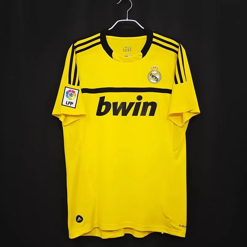 2011/2012 Retro Real Madrid Goalkeeper Football Jersey AAA fan-grade — main view