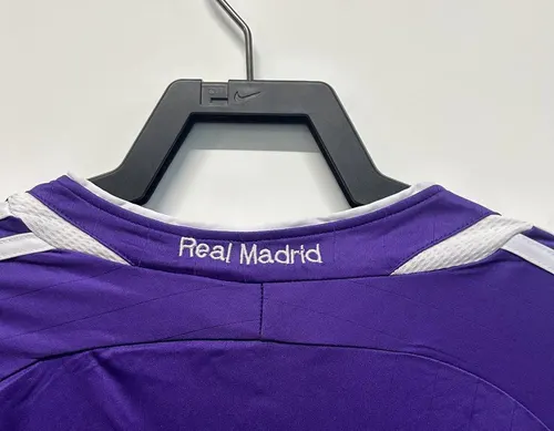 2006/2007 Retro Real Madrid Away Football Jersey AAA fan-grade — view 4
