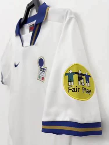 1996 Retro Italy Away Soccer Shirt AAA fan-grade — view 5