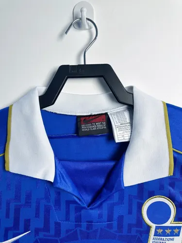 1995 Retro Italy Home Soccer Shirt AAA fan-grade — view 3