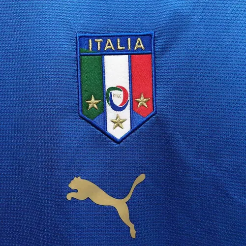 2006 Retro Italy Home Soccer Shirt AAA fan-grade — view 3