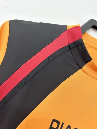 2005-2006 Retro Roma Home Soccer Jersey AAA fan-grade — view 6