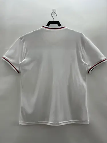 1982 Retro England Home Soccer Jersey AAA fan-grade — view 2