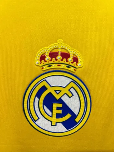 2011/2012 Retro Real Madrid Goalkeeper Football Jersey AAA fan-grade — view 7