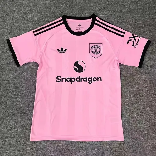 2025/2026 Manchester United Goalie Pink Football Jersey AAA fan-grade