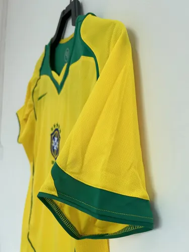 2004 Retro Brazil Home Soccer Jersey AAA fan-grade — view 4