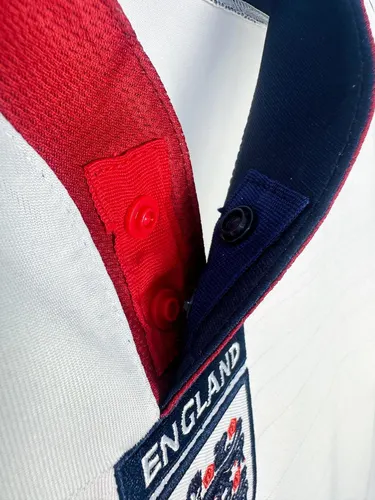 2004 Retro England Home Soccer Jersey AAA fan-grade — view 5