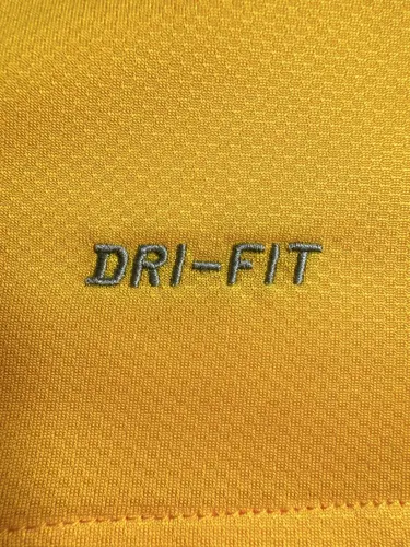 2010 Retro Brazil Home Soccer Jersey AAA fan-grade — view 9