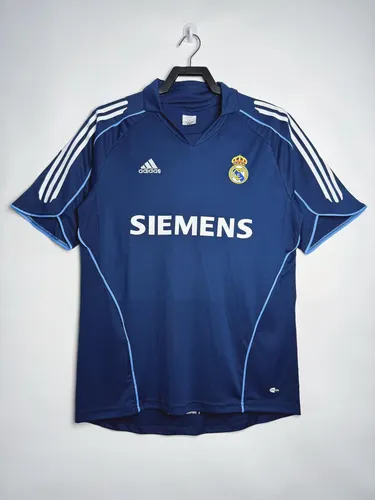 2005/2006 Retro Real Madrid Away Football Jersey AAA fan-grade — view 1