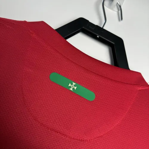 2010 Retro Portugal Home Football Shirt AAA fan-grade — view 5