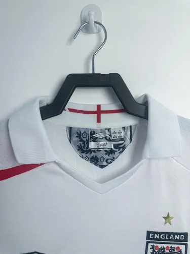 2006 Retro Long Sleeve England Home Soccer Jersey AAA fan-grade — view 3