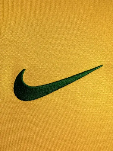 2010 Retro Brazil Home Soccer Jersey AAA fan-grade — view 5