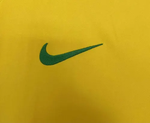 2002 Retro Long Sleeve Brazil Home Soccer Jersey AAA fan-grade — view 3