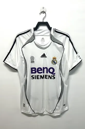 2006/2007 Retro Real Madrid Home Football Jersey AAA fan-grade — view 1