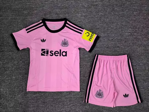 2025/2026 Newcastle United Goalie Pink Football Jersey AAA fan-grade Kids Size