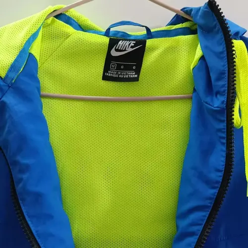 2025/2026 Barcelona Windbreaker Jersey AAA fan-grade 04 — view 4
