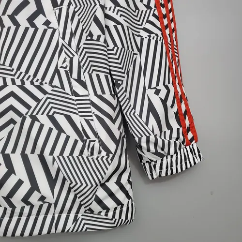 2021/2022 Manchester United Jersey Windbreaker Black-White Stripes — view 8