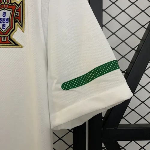 2010 Retro Portugal Away Football Shirt AAA fan-grade — view 7