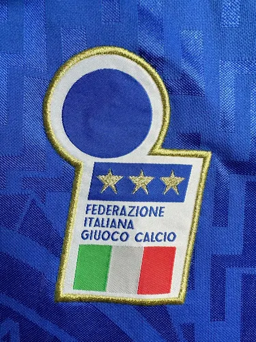 1995 Retro Italy Home Soccer Shirt AAA fan-grade — view 6