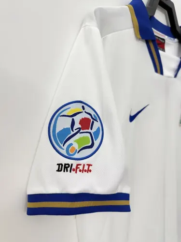1996 Retro Italy Away Soccer Shirt AAA fan-grade — view 6