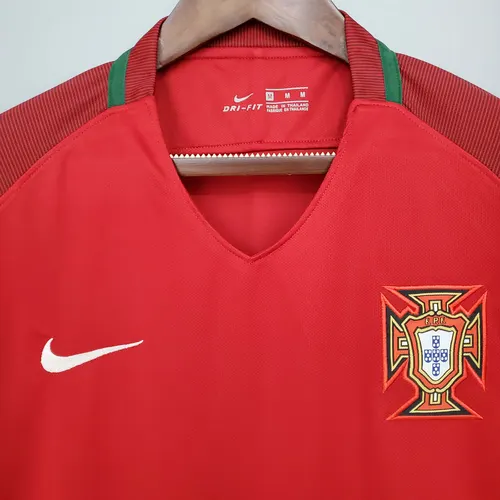 2016 レトロ ポルトガル ホーム サッカーシャツ 1:1 タイ品質 — view 3