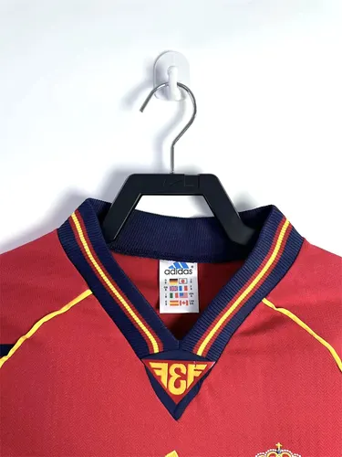 1998 Retro Spain Home Soccer Shirt AAA fan-grade — view 3