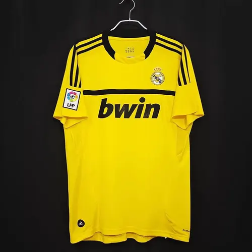2011/2012 Retro Real Madrid Goalkeeper Football Jersey AAA fan-grade — view 1