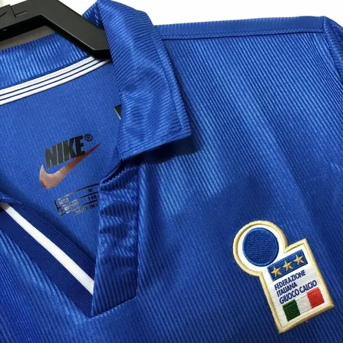 1998 Retro Italy Home Soccer Shirt AAA fan-grade — view 3
