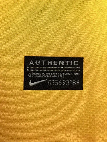 2010 Retro Brazil Home Soccer Jersey AAA fan-grade — view 8