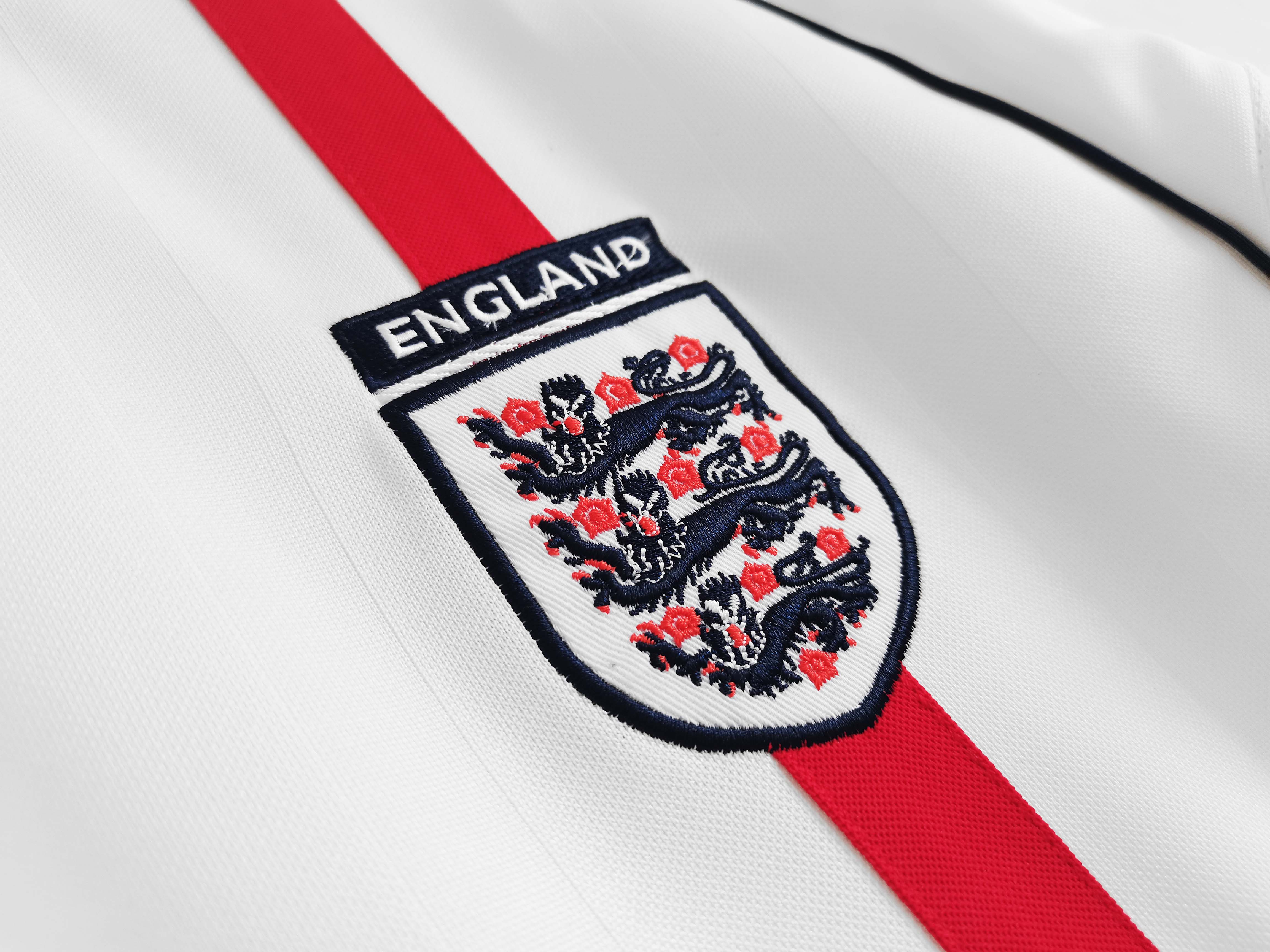 2002 Retro England Heim-Fußballtrikot AAA Fan-Qualität — view 4
