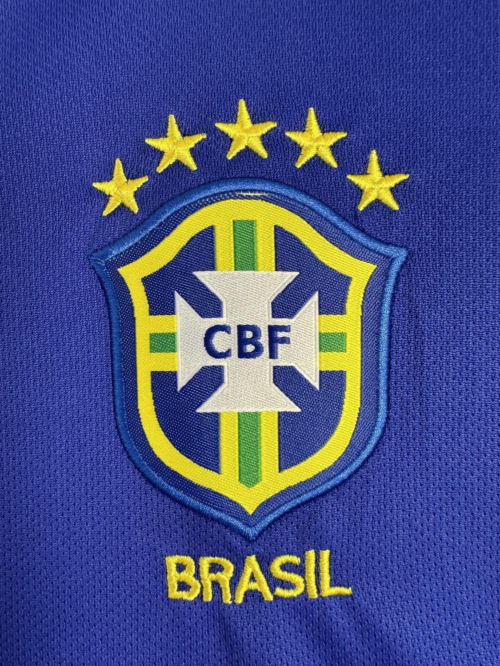 2004 Retro Brazil Away Soccer Jersey AAA fan-grade — view 4