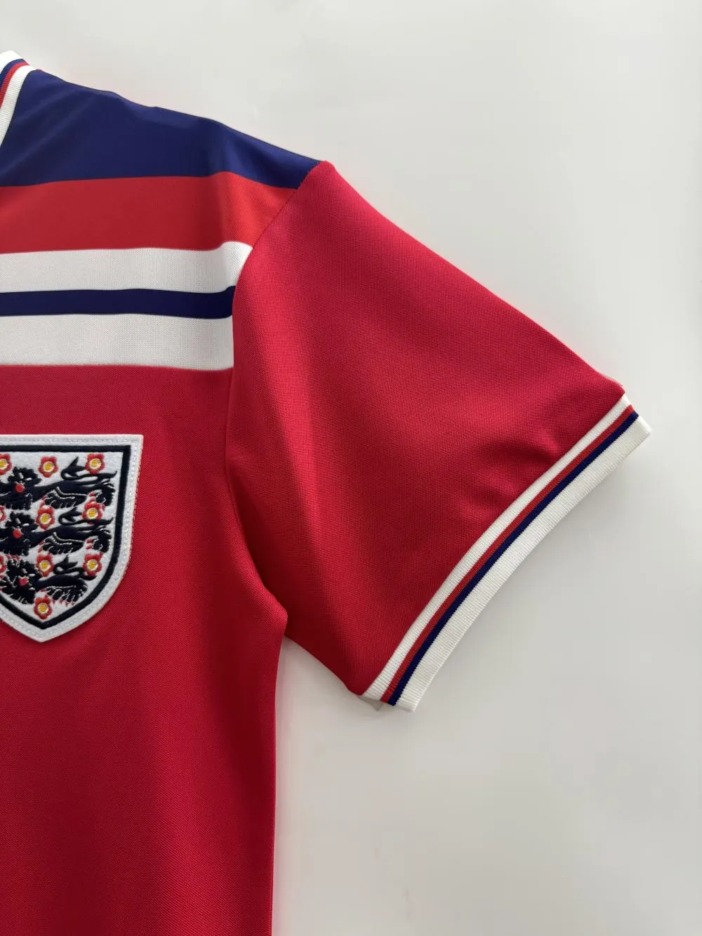 1982 Retro England Away Soccer Jersey AAA fan-grade — view 3