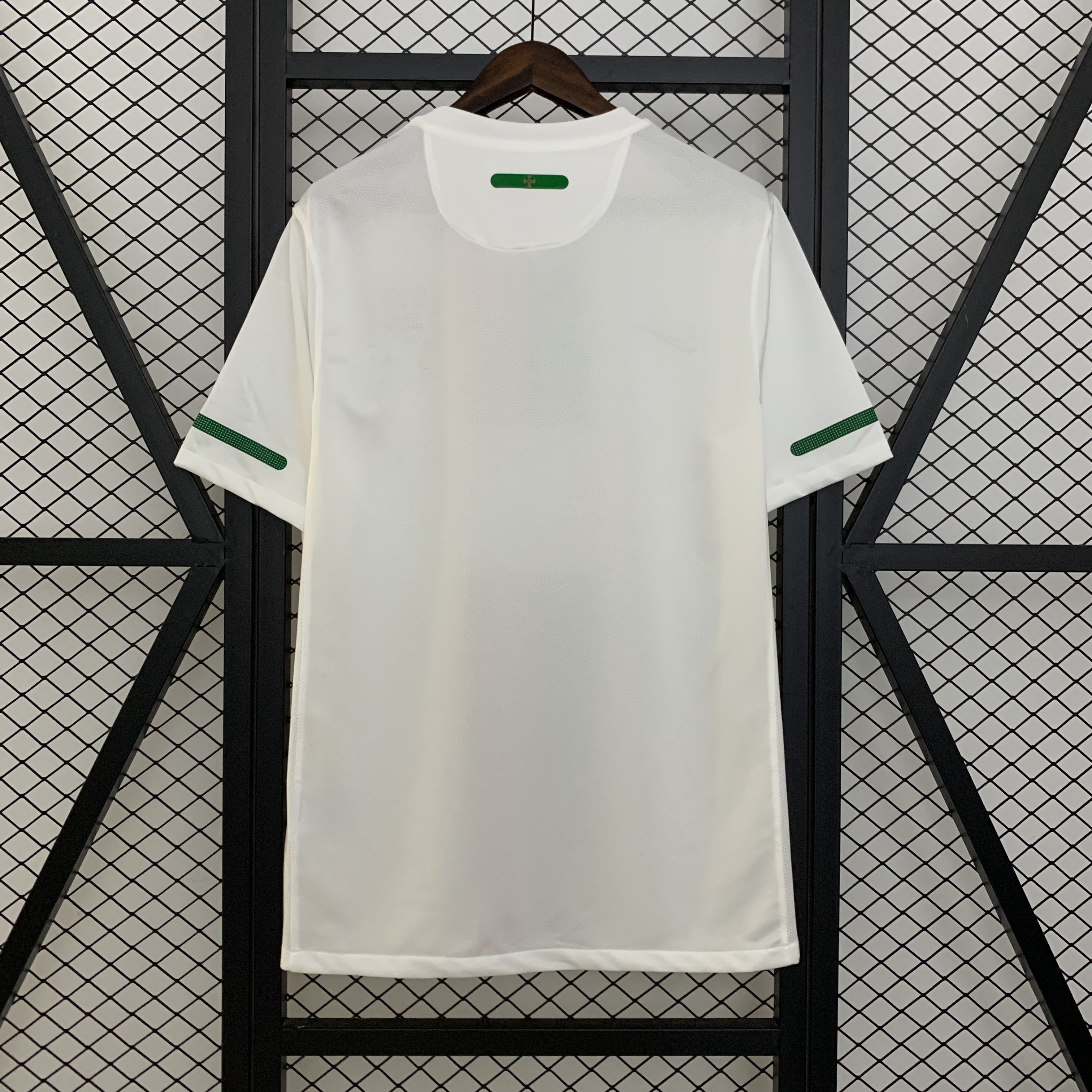 2010 Retro Portugal Away Football Shirt AAA fan-grade — view 2