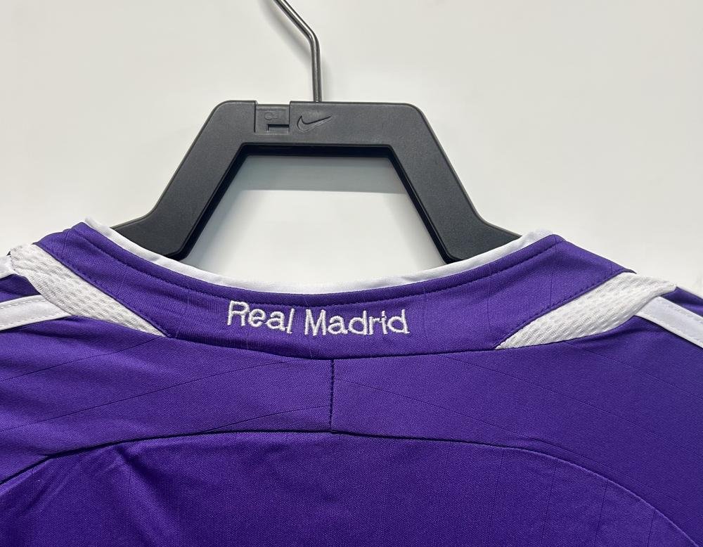 2006/2007 Retro Real Madrid Away Football Jersey AAA fan-grade — view 4
