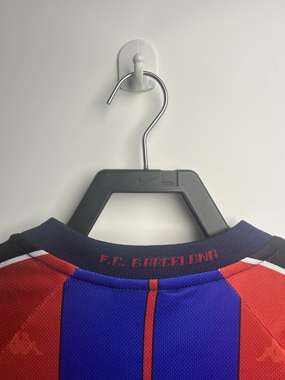 1997/1998 Retro Barcelona Home Football Shirt AAA fan-grade — view 4