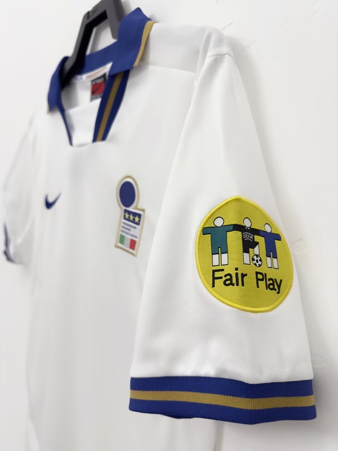 1996 Retro Italy Away Soccer Shirt AAA fan-grade — view 5