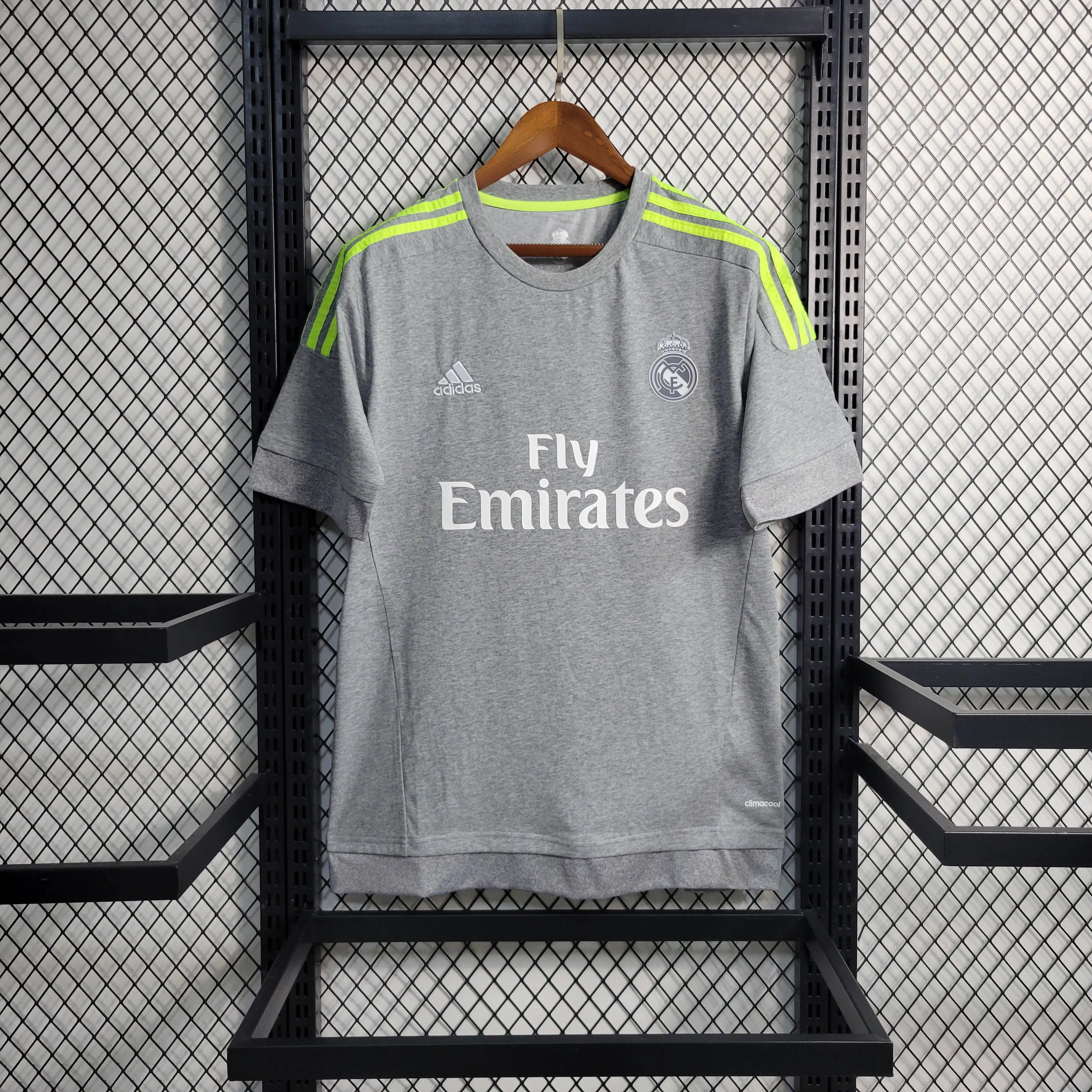 2015/2016 رجعي ريال مدريد خارج الأرض — main view