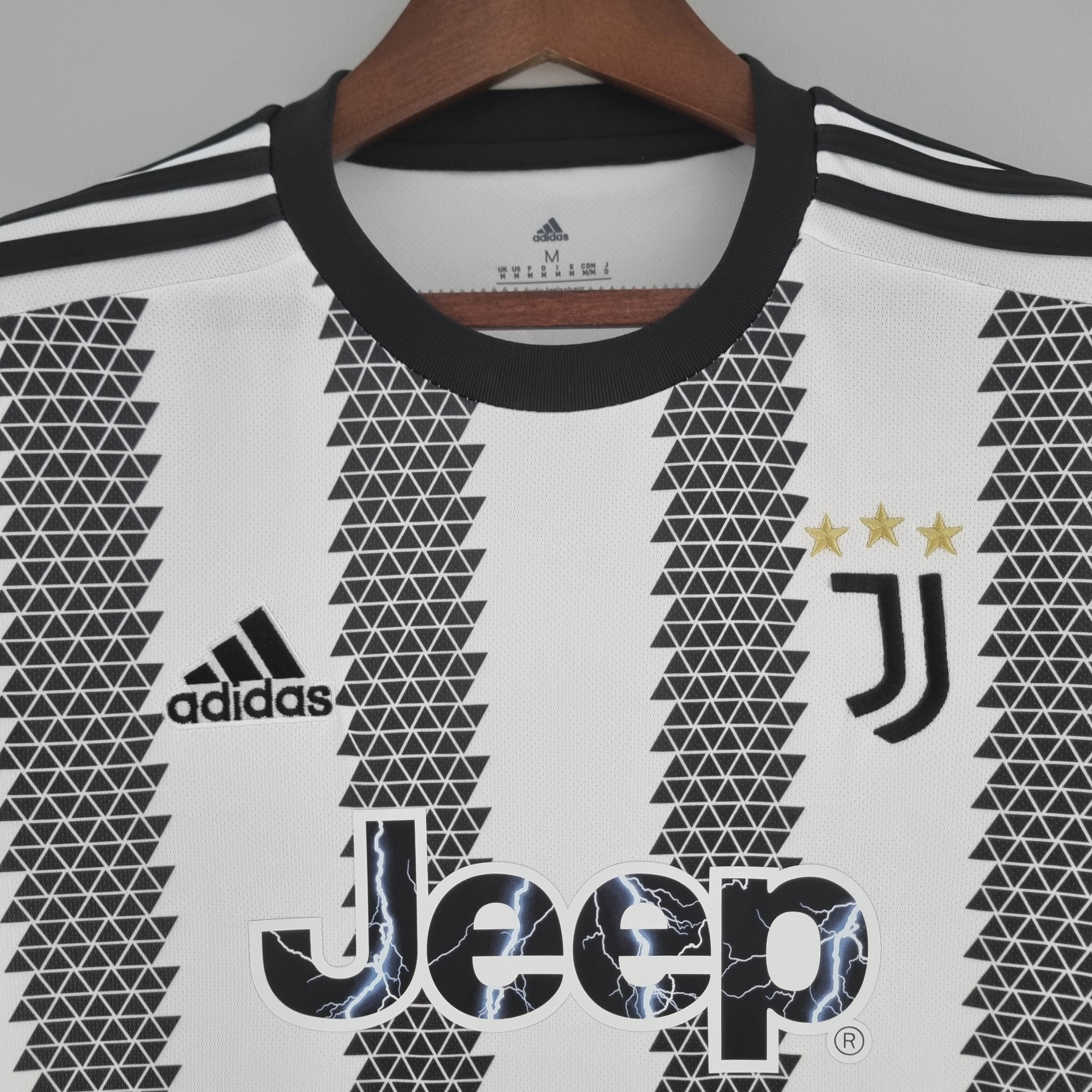 2022/2023 Juventus Home Soccer Jersey AAA fan-grade — view 3
