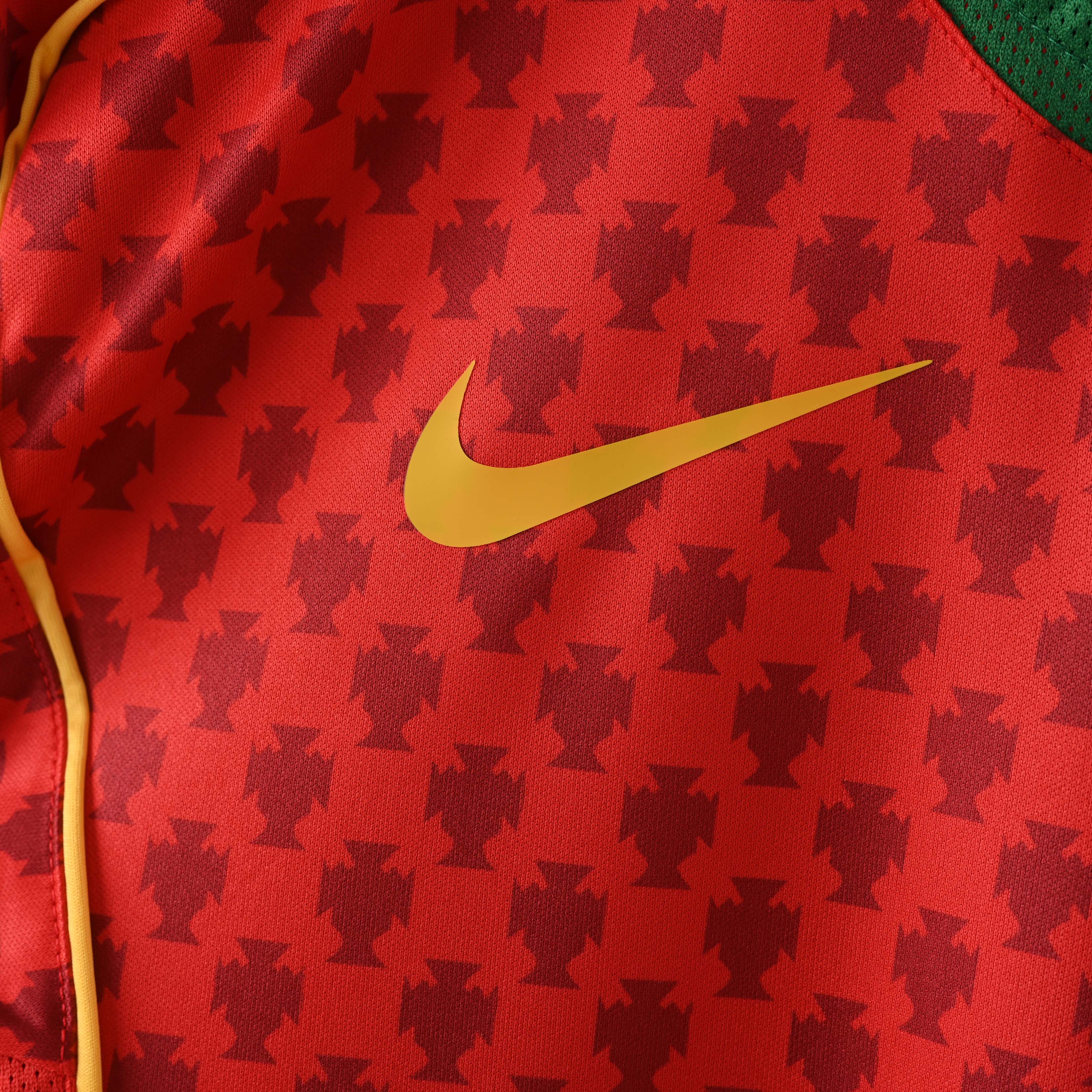 2004 Retro Portugal Home Football Shirt AAA fan-grade — view 4