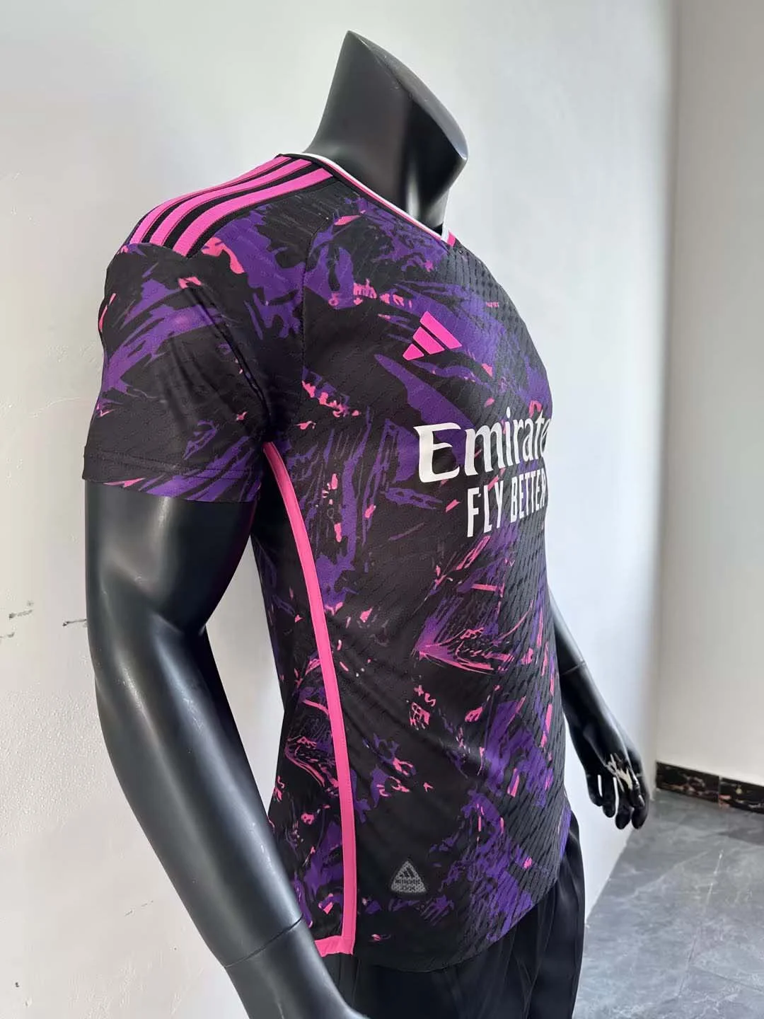 2023/2024 Player Version Real Madrid Football Shirt Classic Edition — view 4
