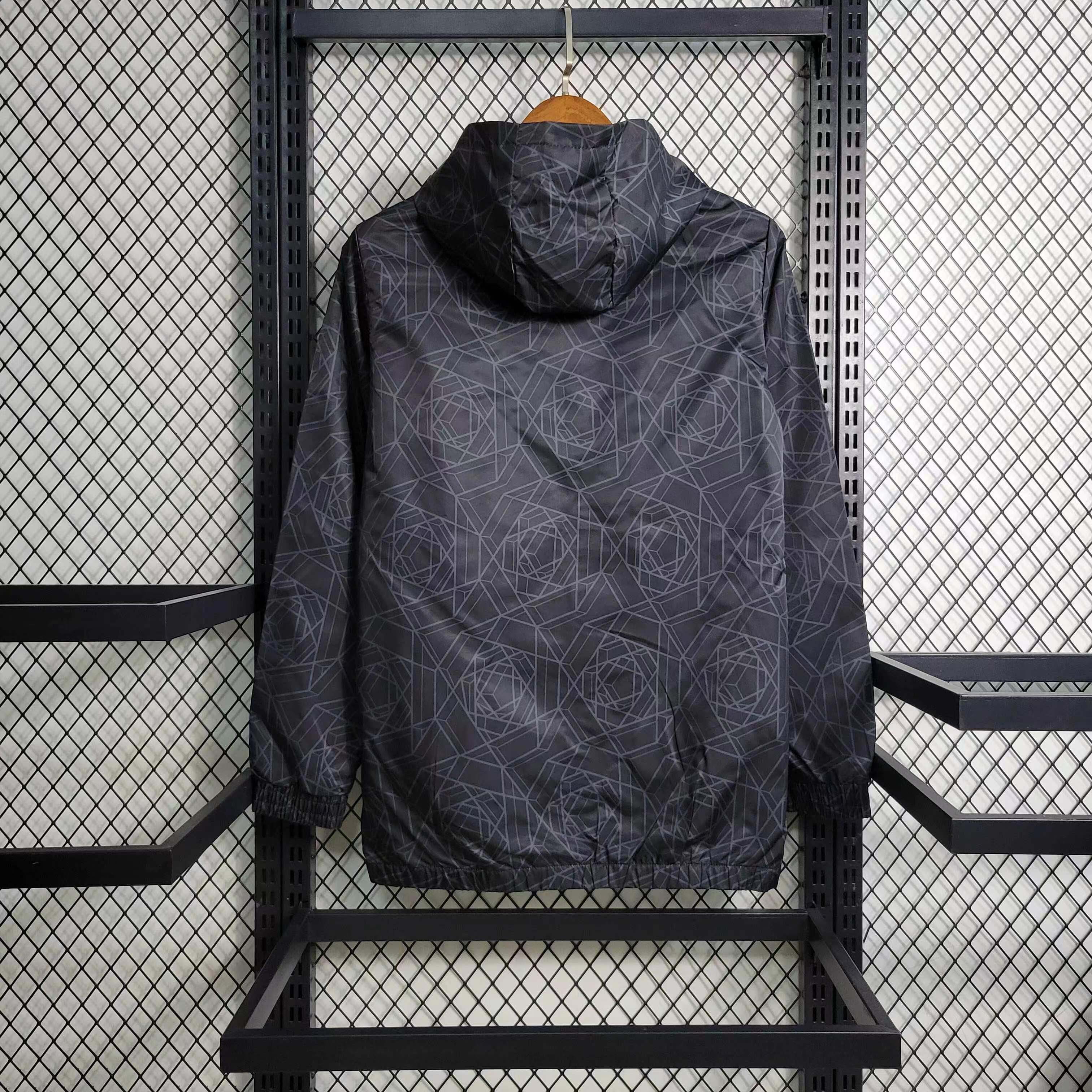2023/2024 Manchester United Windbreaker black — view 2