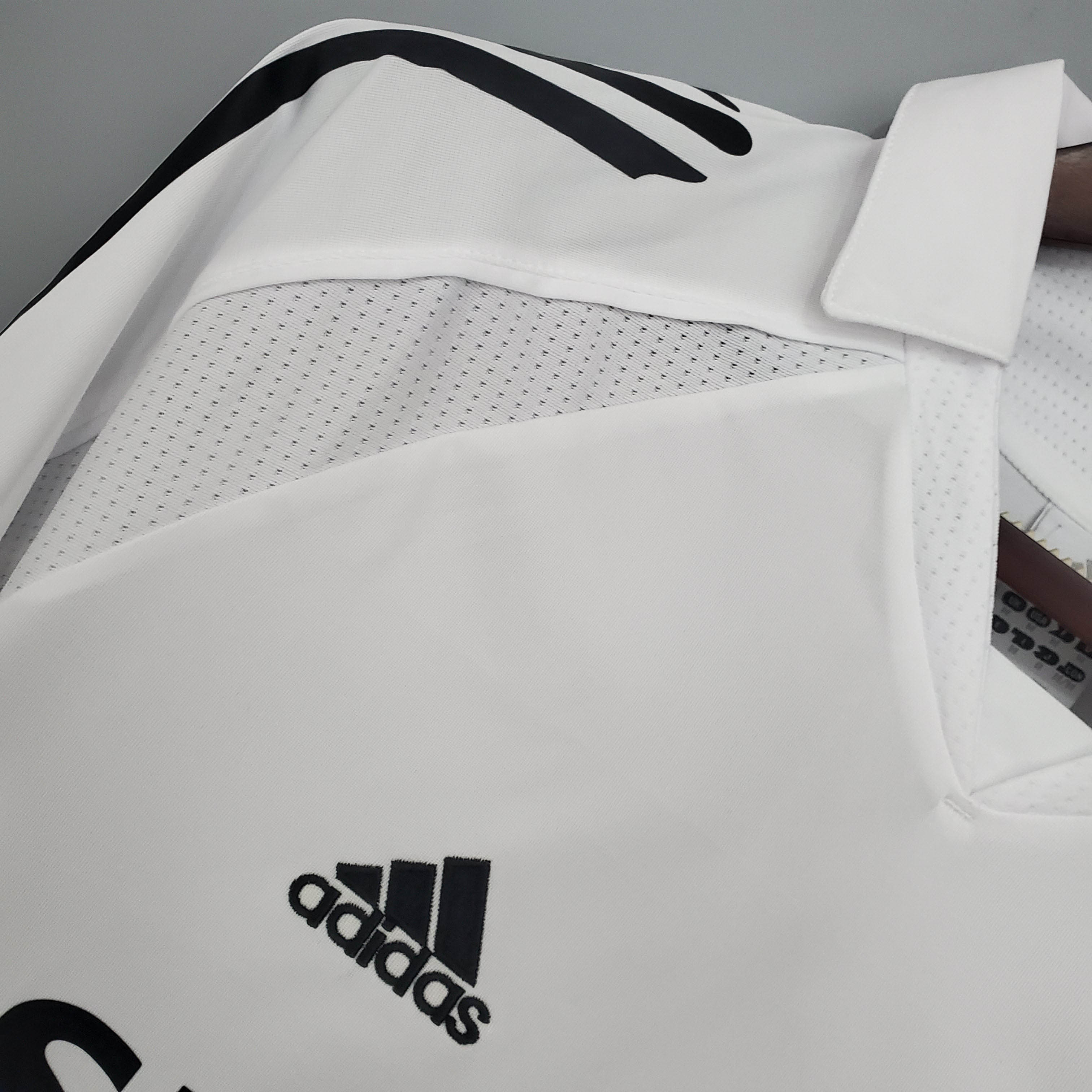2005/2006 Retro Real Madrid Home — view 4