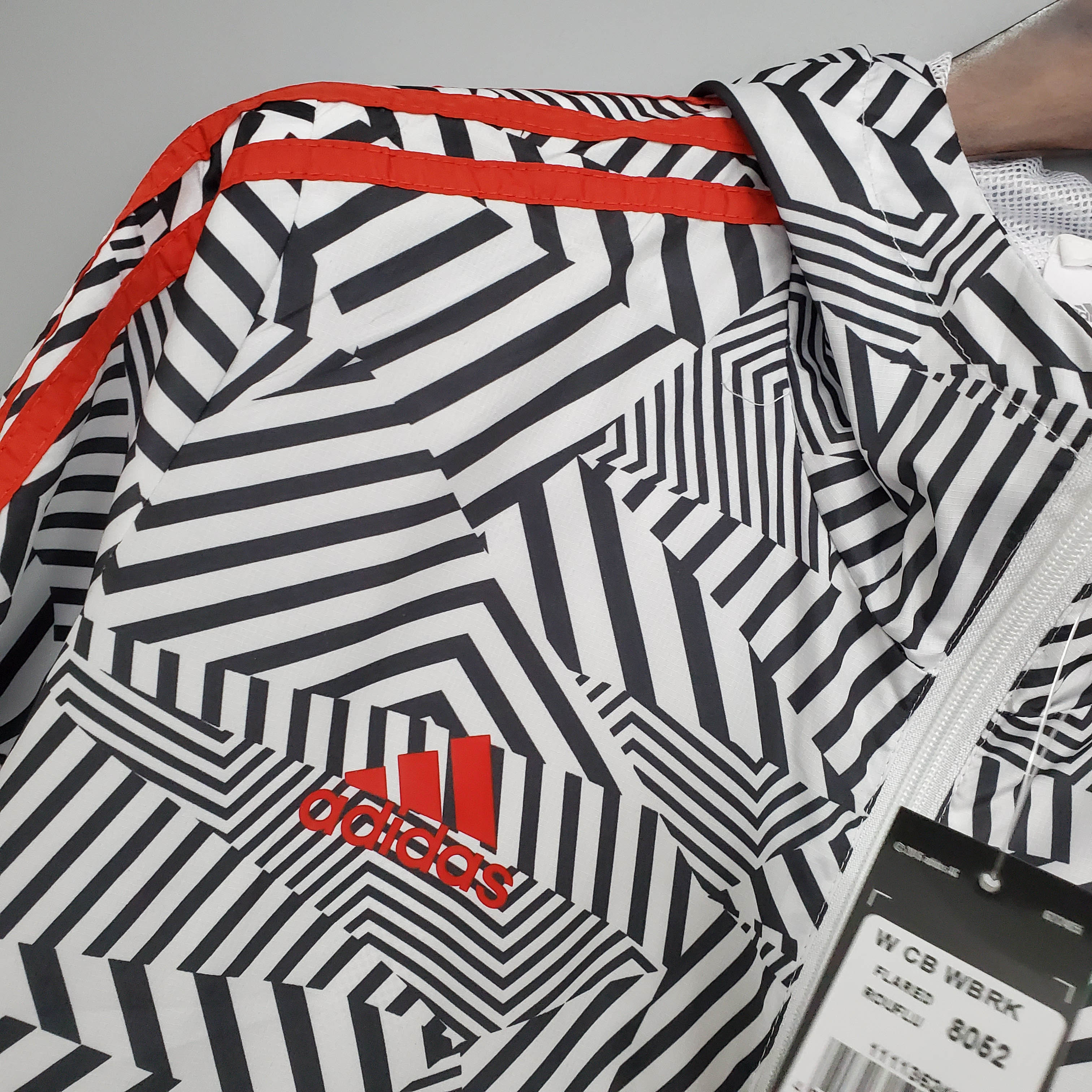 2021/2022 Manchester United Jersey Windbreaker Black-White Stripes — view 4