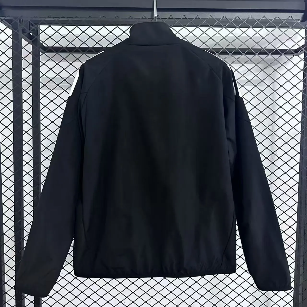 2025/2026 Juventus Windbreaker Black Jersey AAA fan-grade — view 2