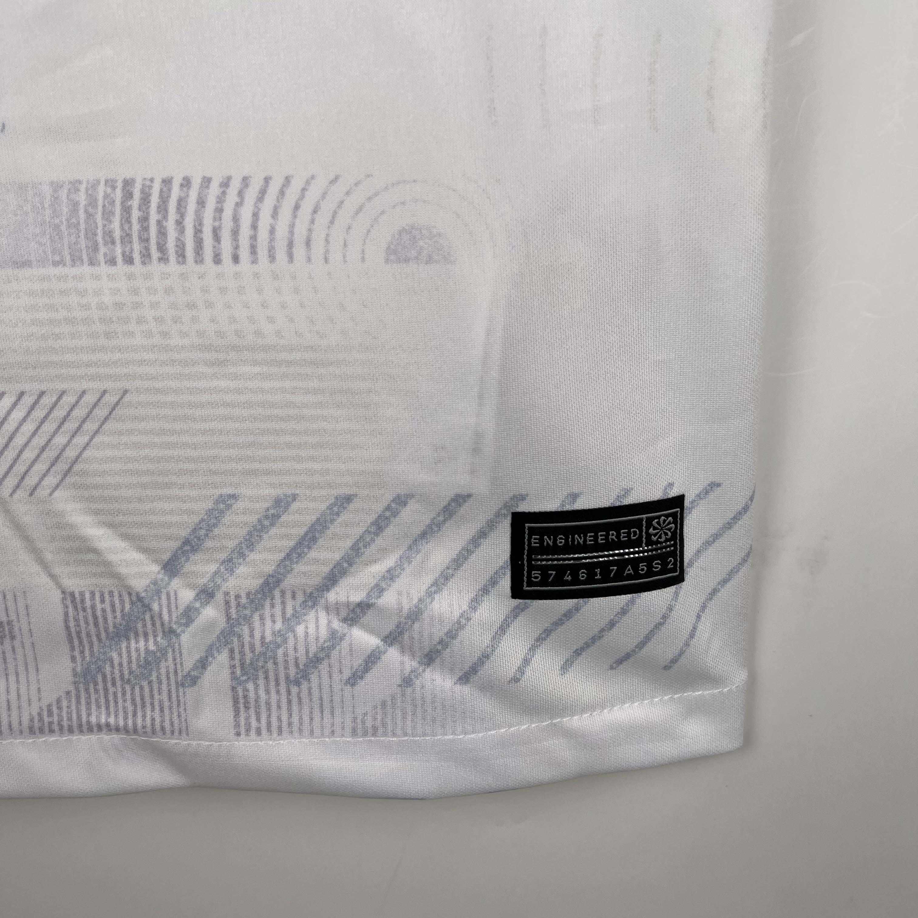 2023/2024 Tottenham Home Football Shirt — view 9