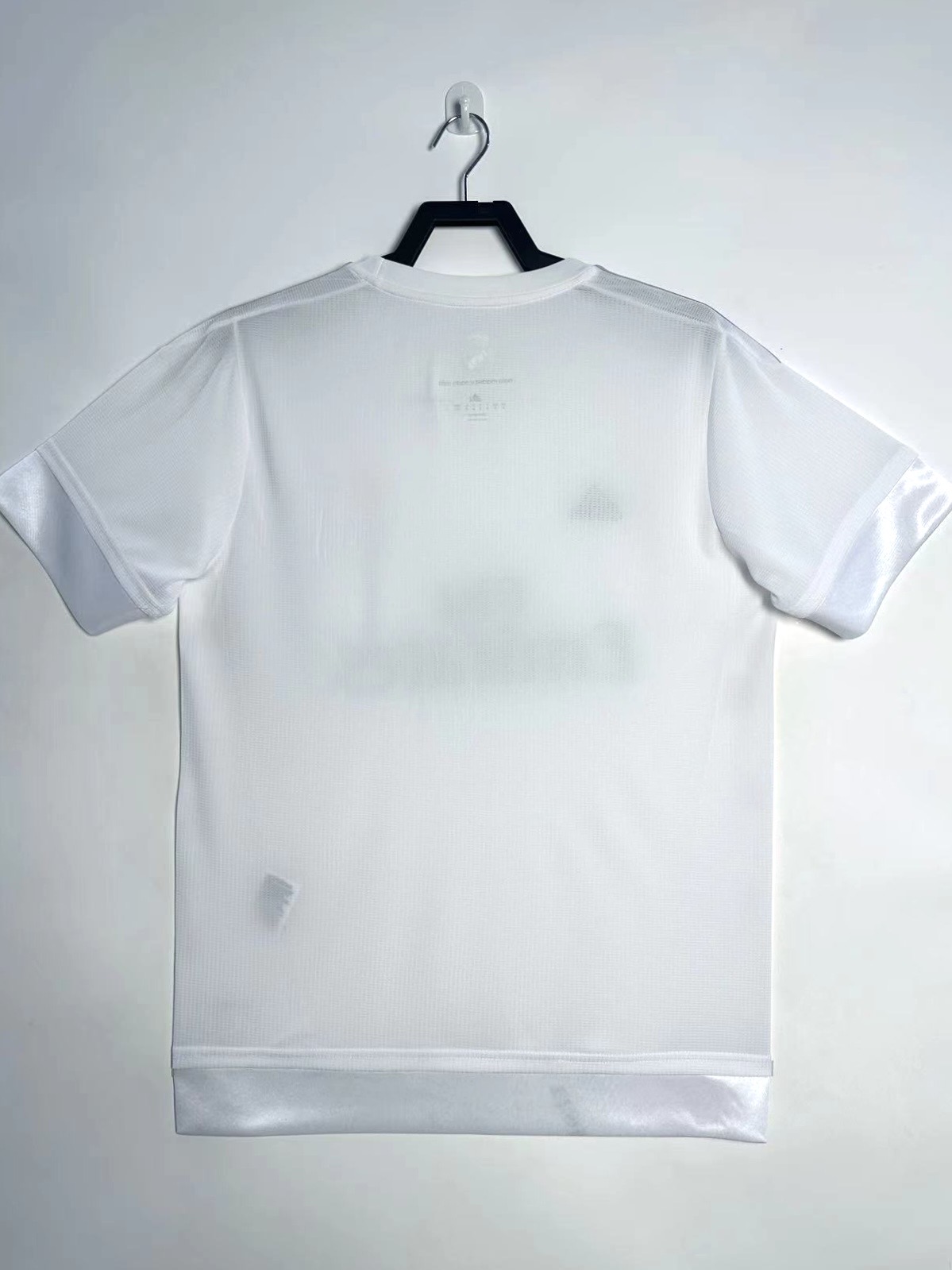 2015/2016 Retro Real Madrid Home Soccer Jersey AAA fan-grade — view 2