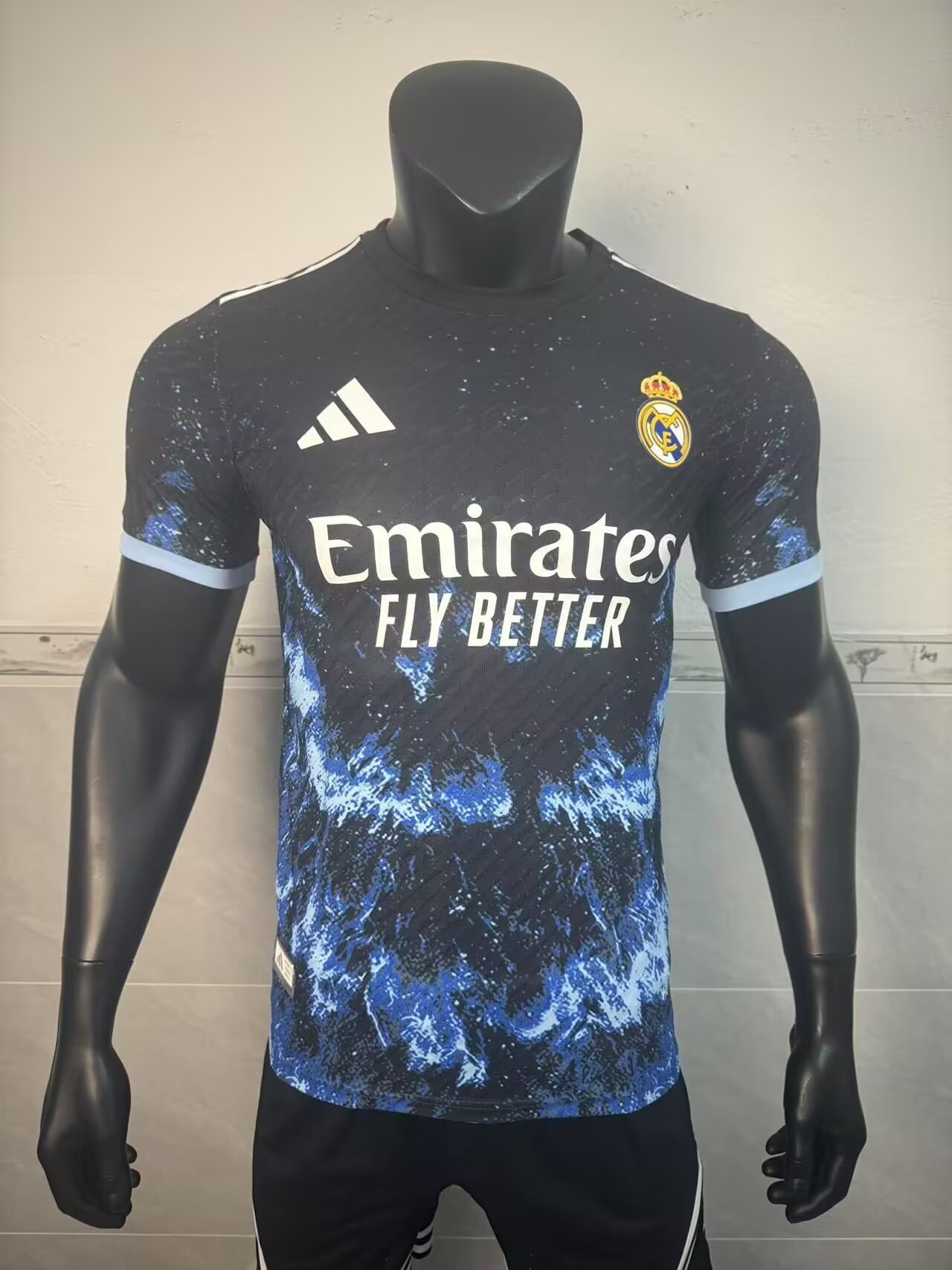 2025/2026 プレイヤー版 Real Madrid 特別版 22 番 サッカージャージ タイ品質