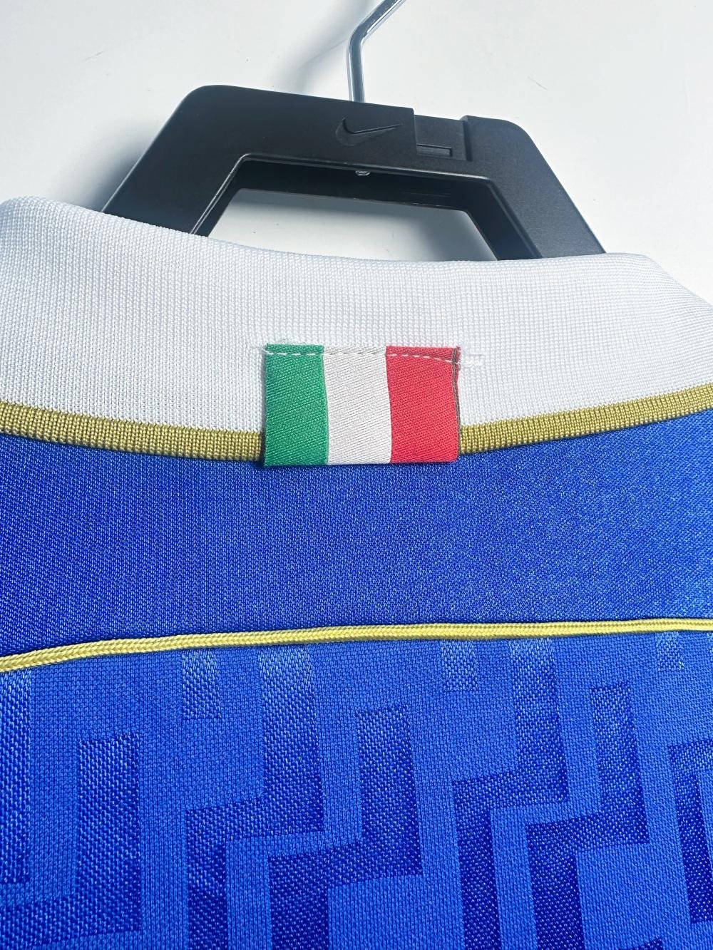 1995 Retro Italy Home Soccer Shirt AAA fan-grade — view 4