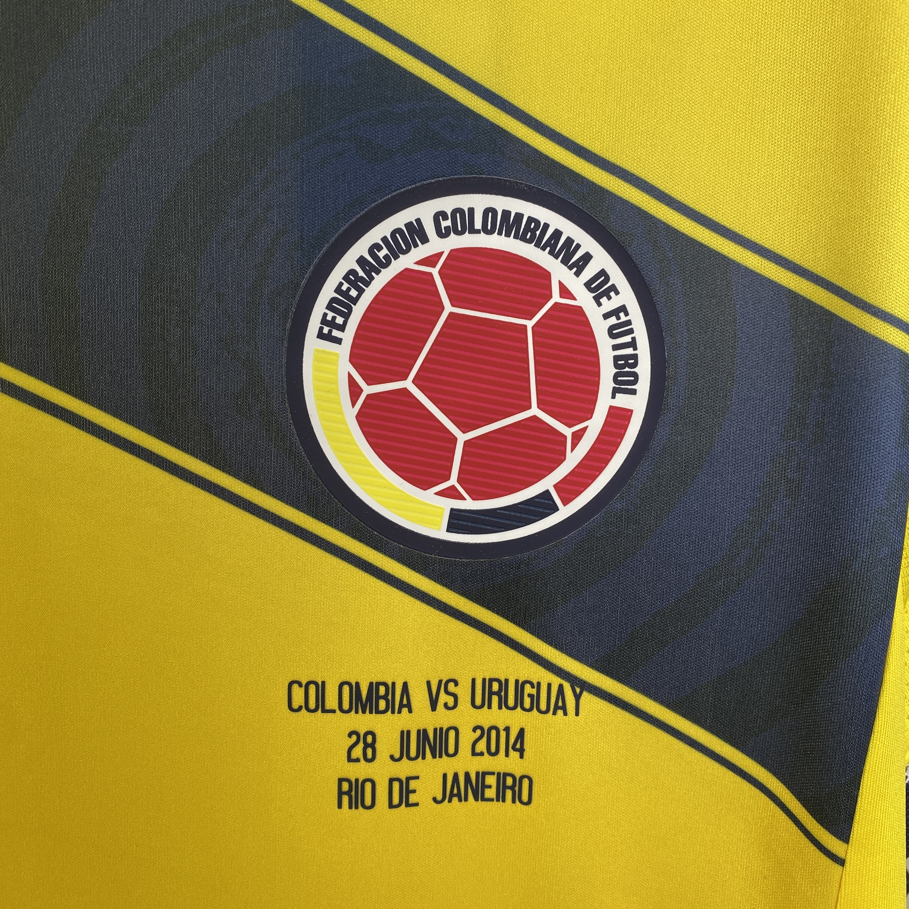 2014 Retro Kolumbien Heimtrikot AAA Fan-Qualität — view 3